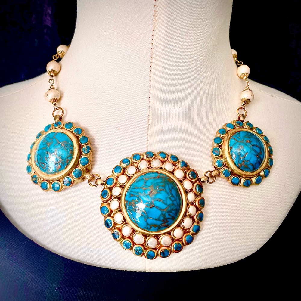 Beautiful faux turquoise necklace